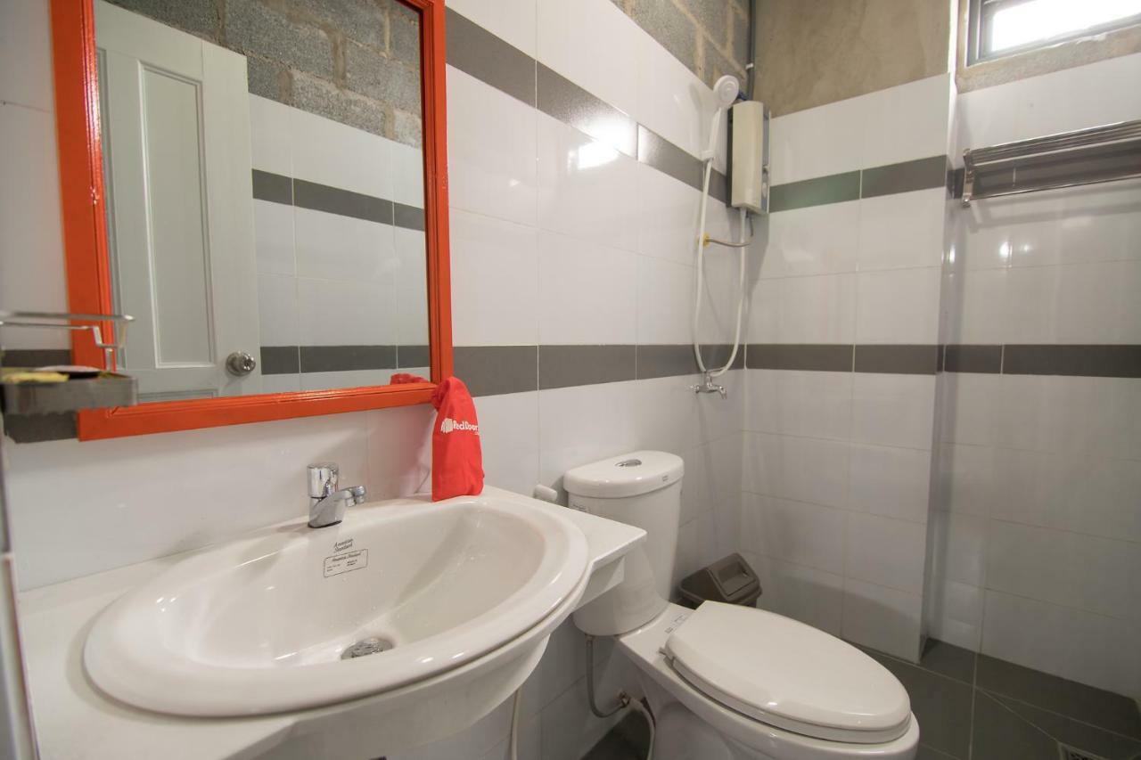 Reddoorz Plus @ Ung Van Khiem Street Хошимин Экстерьер фото