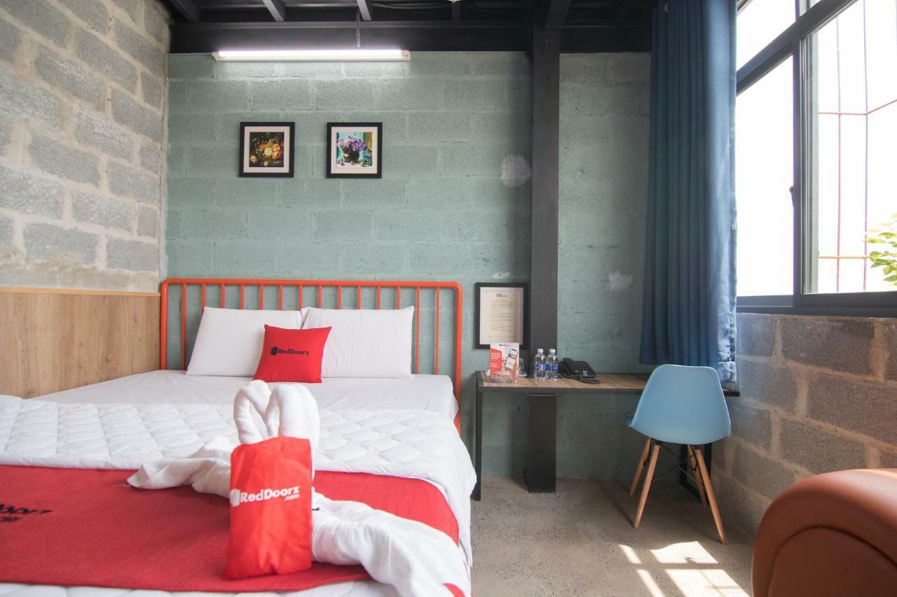 Reddoorz Plus @ Ung Van Khiem Street Хошимин Экстерьер фото