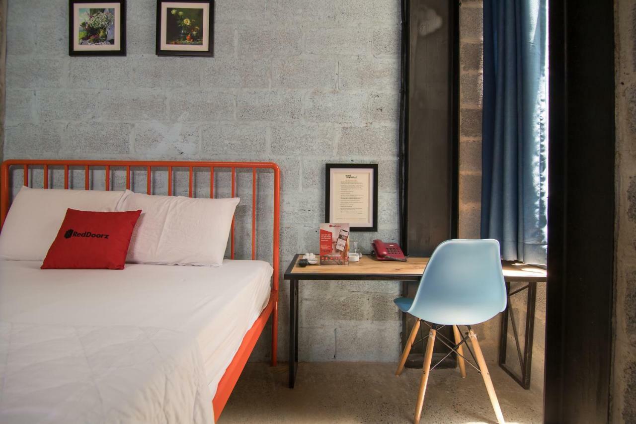 Reddoorz Plus @ Ung Van Khiem Street Хошимин Экстерьер фото