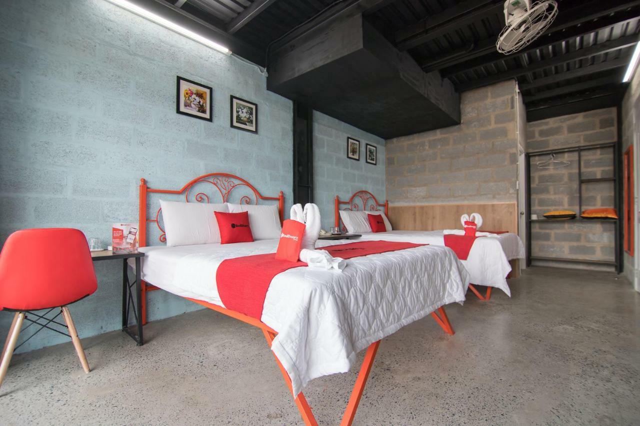 Reddoorz Plus @ Ung Van Khiem Street Хошимин Экстерьер фото