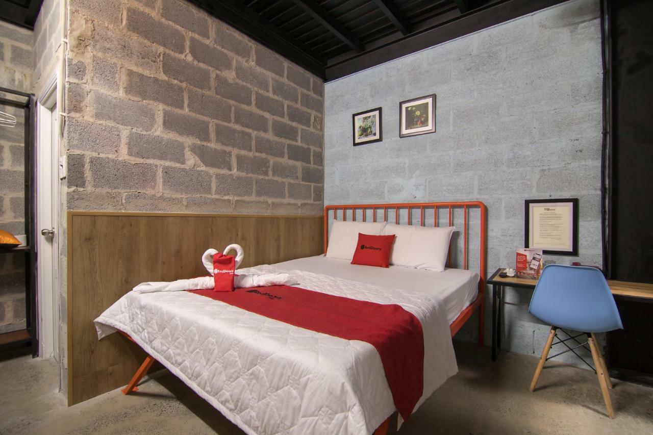Reddoorz Plus @ Ung Van Khiem Street Хошимин Экстерьер фото