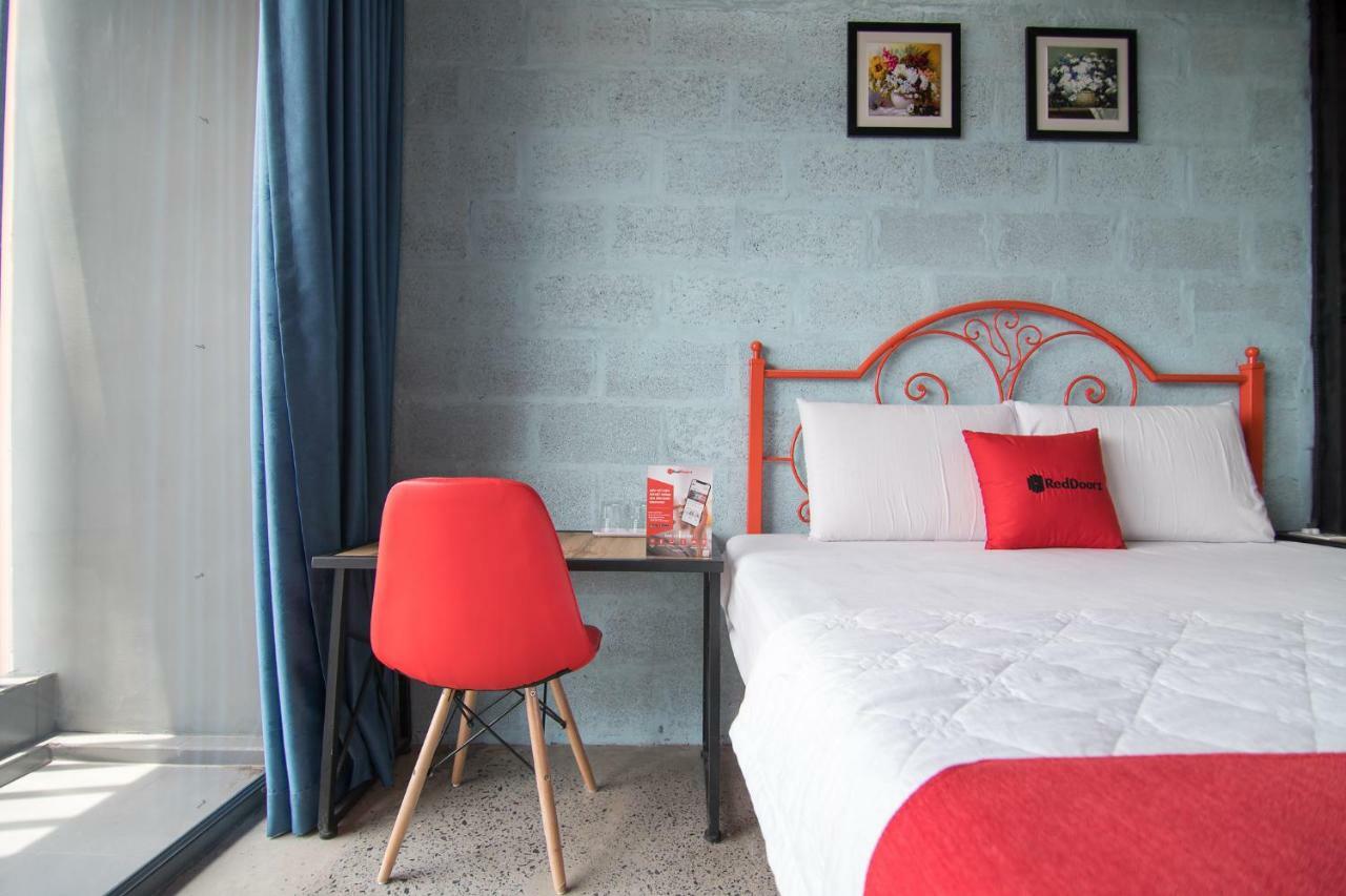Reddoorz Plus @ Ung Van Khiem Street Хошимин Экстерьер фото