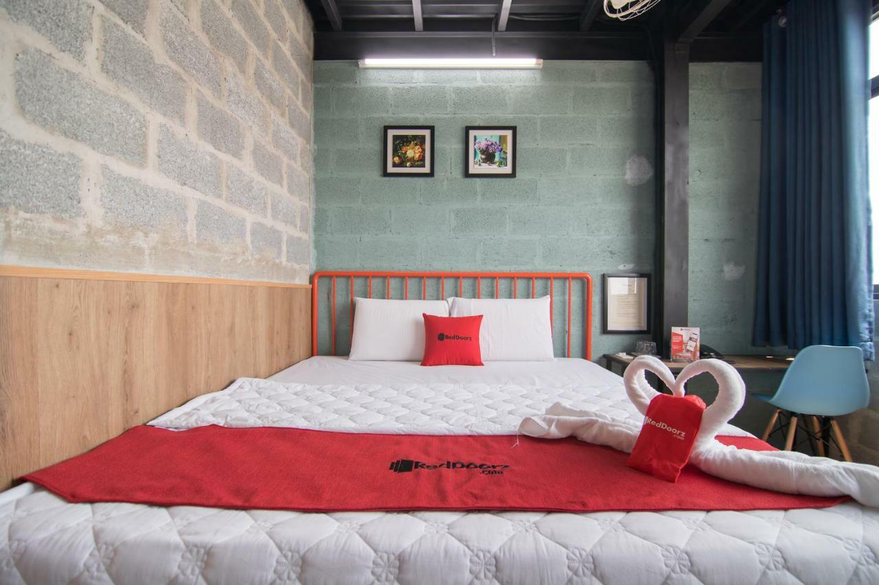 Reddoorz Plus @ Ung Van Khiem Street Хошимин Экстерьер фото