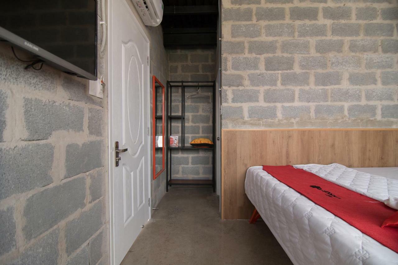 Reddoorz Plus @ Ung Van Khiem Street Хошимин Экстерьер фото