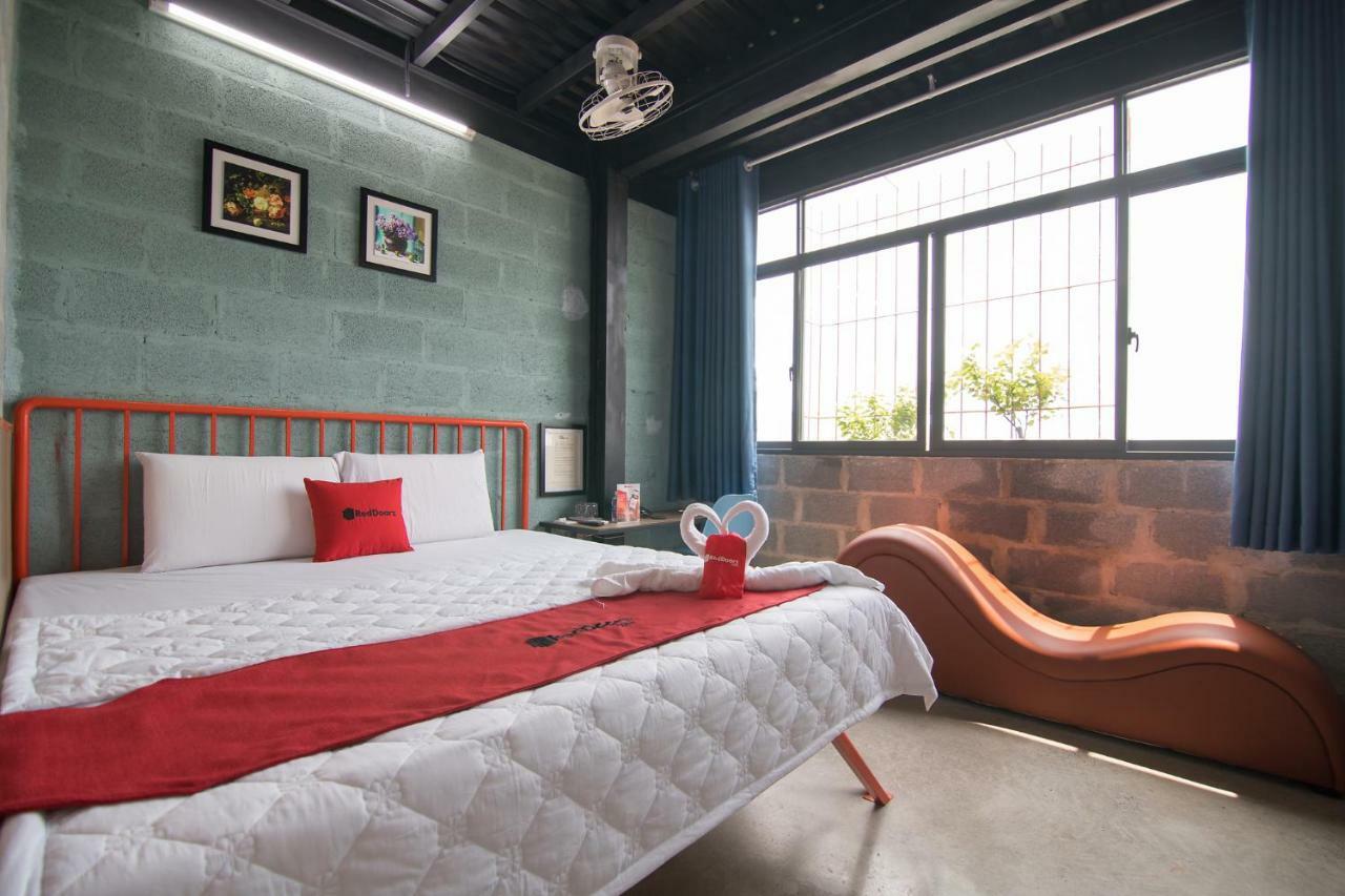Reddoorz Plus @ Ung Van Khiem Street Хошимин Экстерьер фото